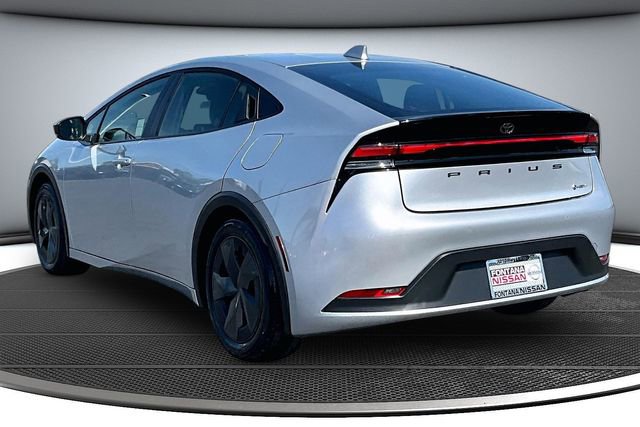 Used 2025 Toyota Prius LE image 4