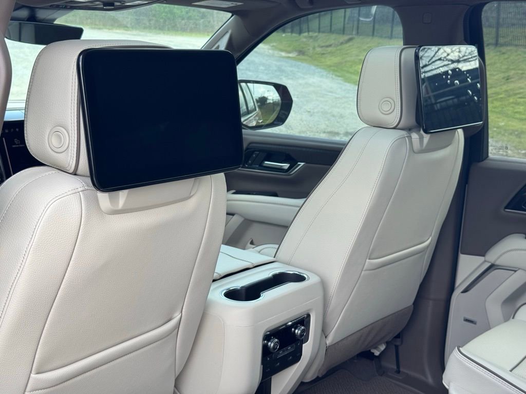 New 2025 GMC Yukon XL Denali w/ Denali Reserve Package image 26