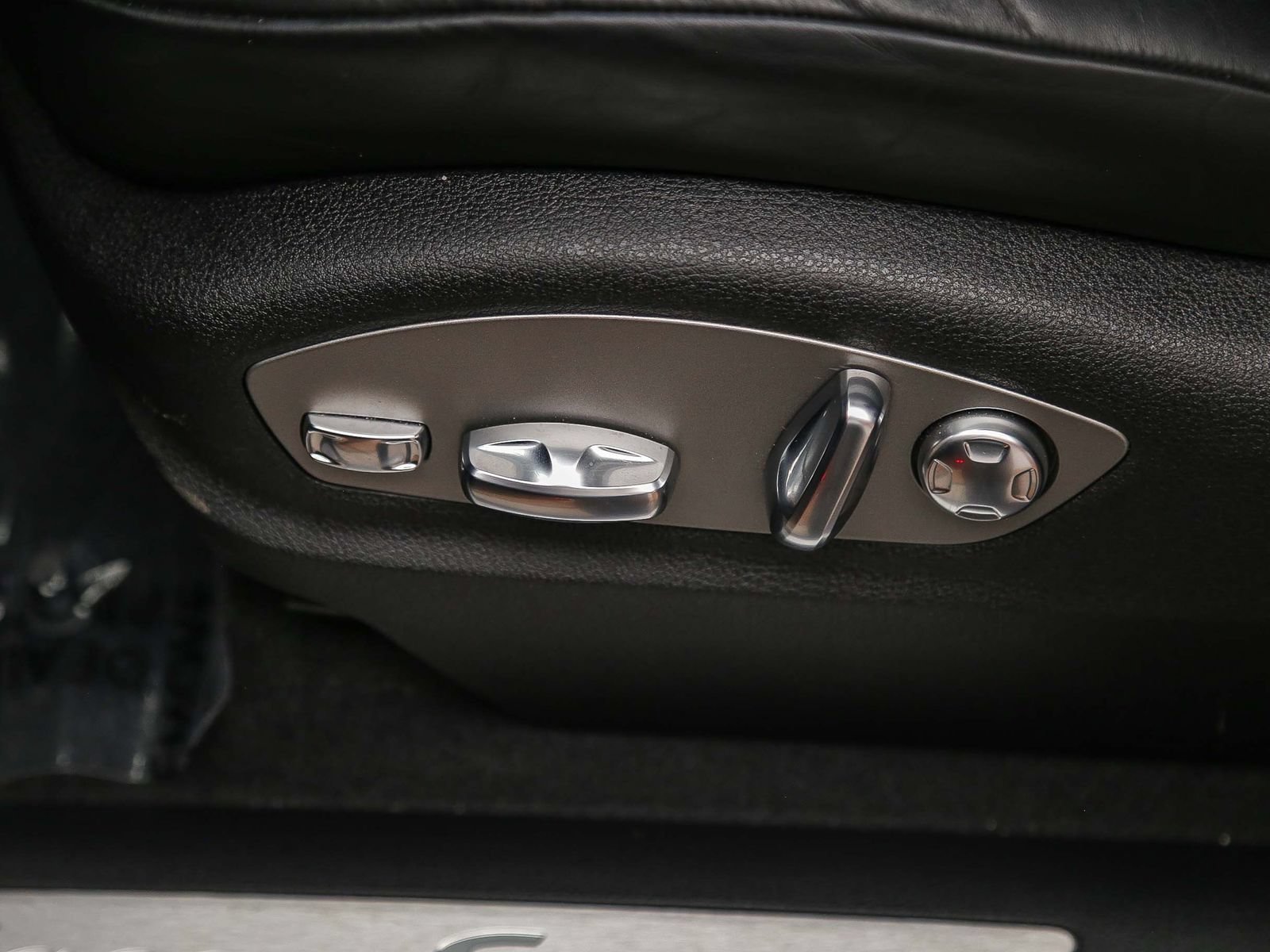Certified 2025 Porsche Macan S AWD/4WD image 25