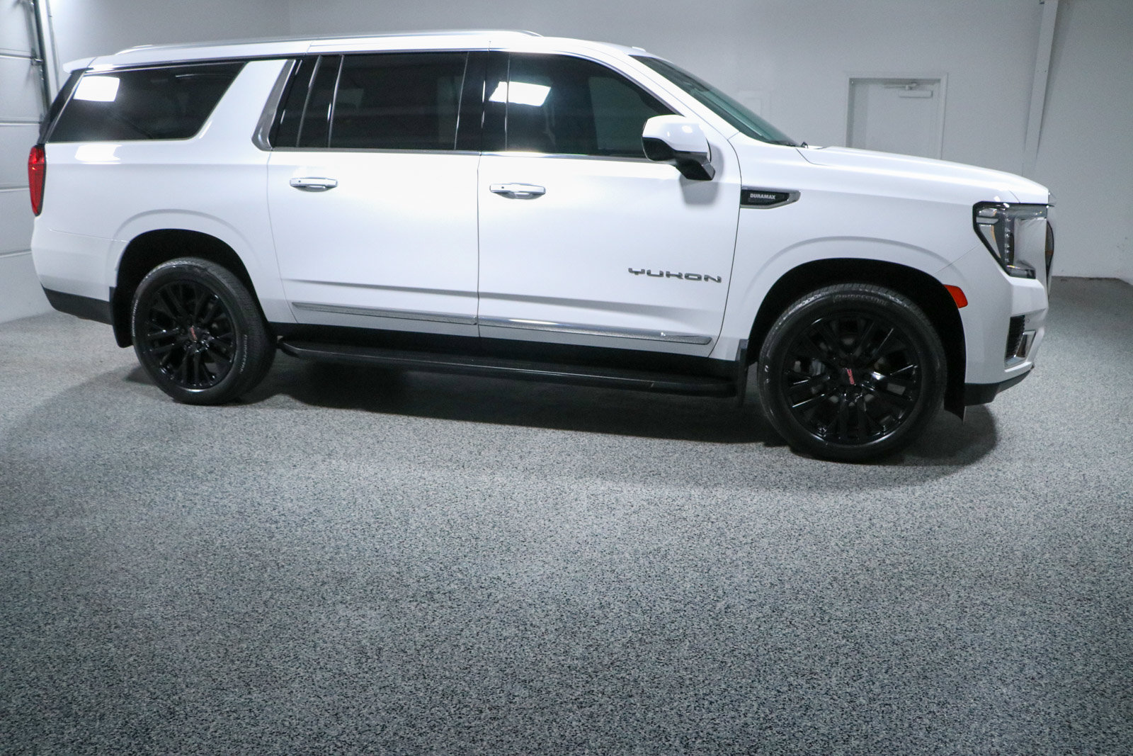 Used 2023 GMC Yukon XL SLT AWD/4WD image 6