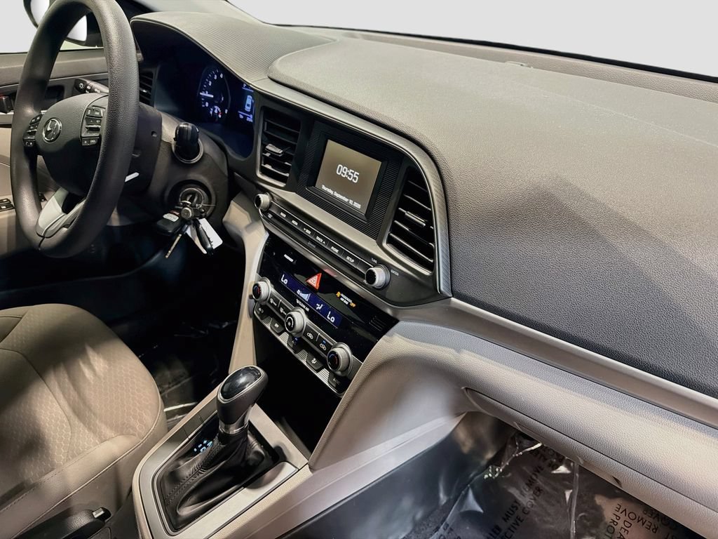 Used 2020 Hyundai Elantra SE FWD image 26