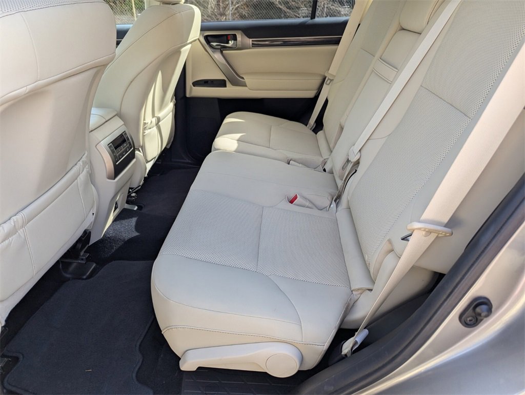 Used 2020 Lexus GX 460 Premium w/ Premium Package image 24