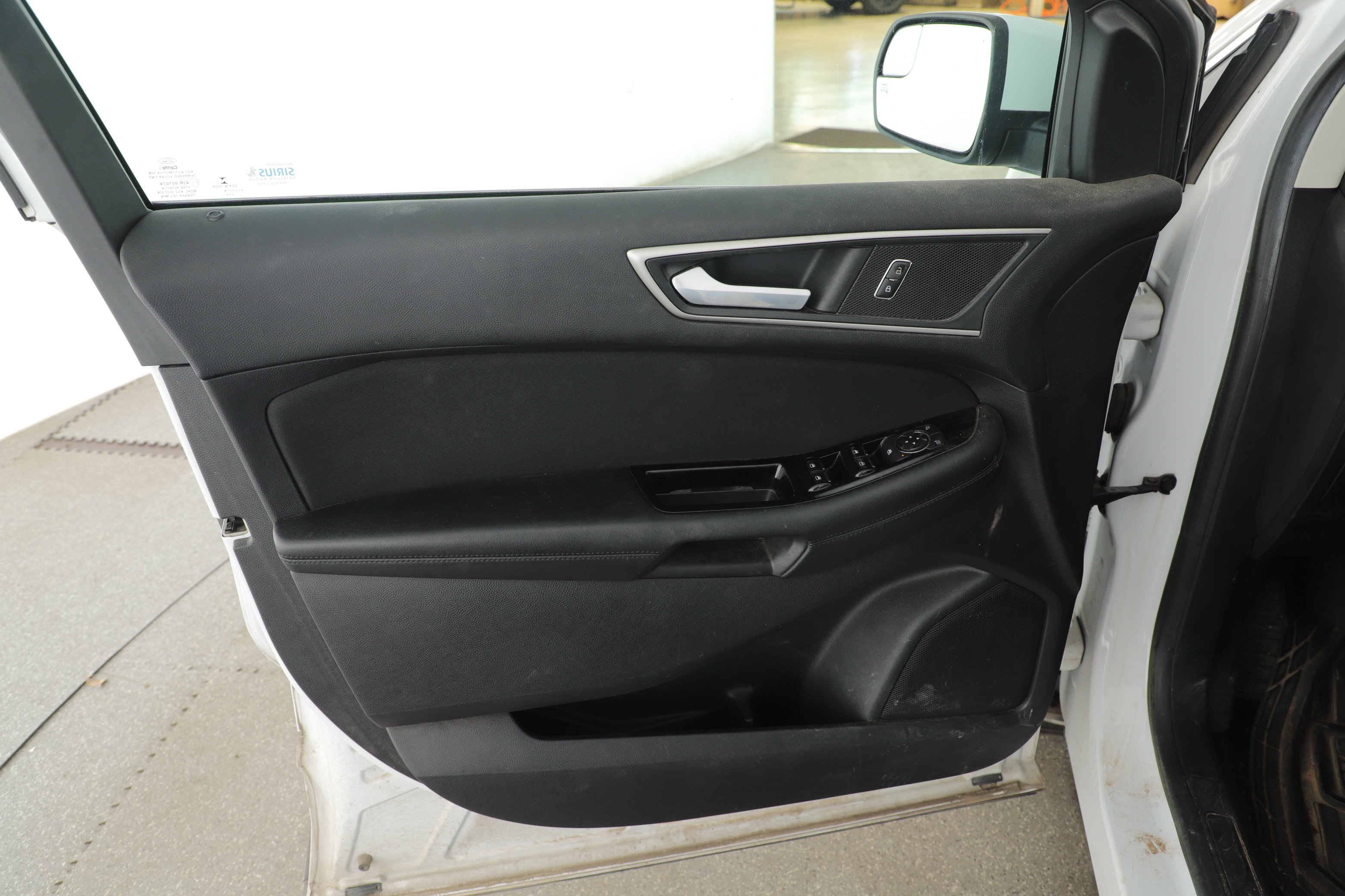 Used 2018 Ford Edge SEL FWD image 7