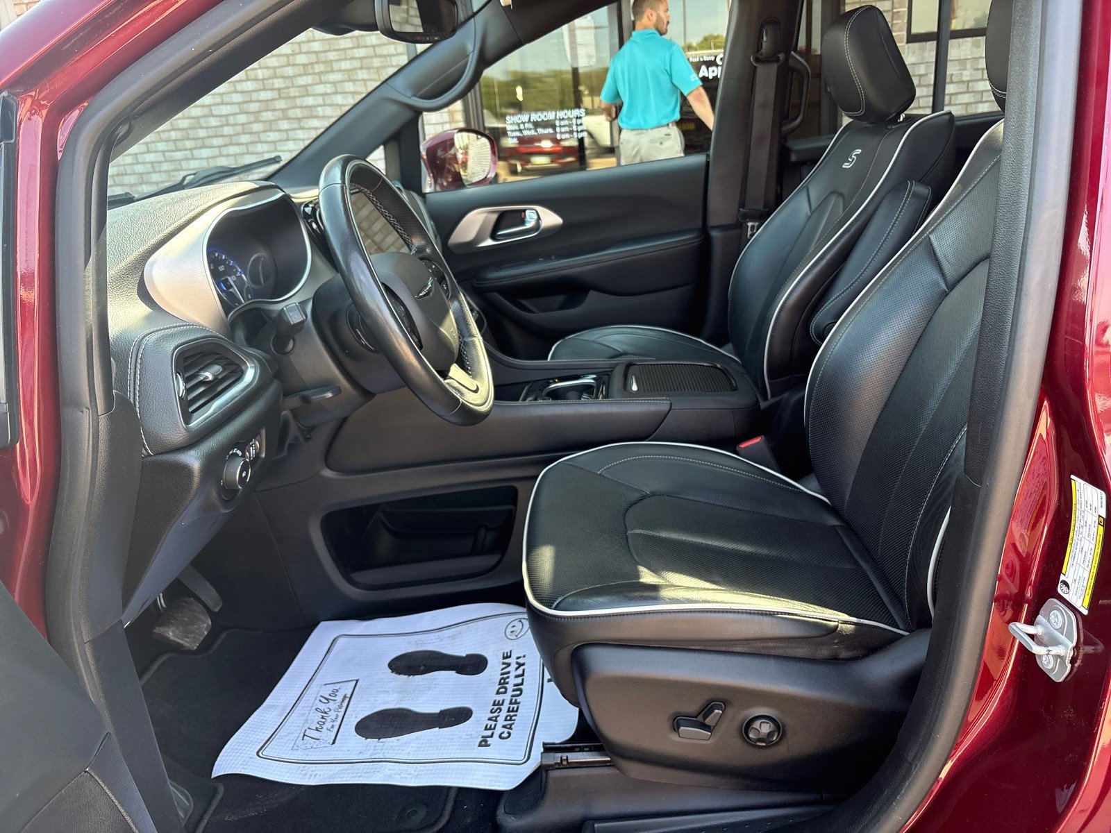 Used 2021 Chrysler Pacifica Limited w/ Premium & Safety Sphere Group image 3