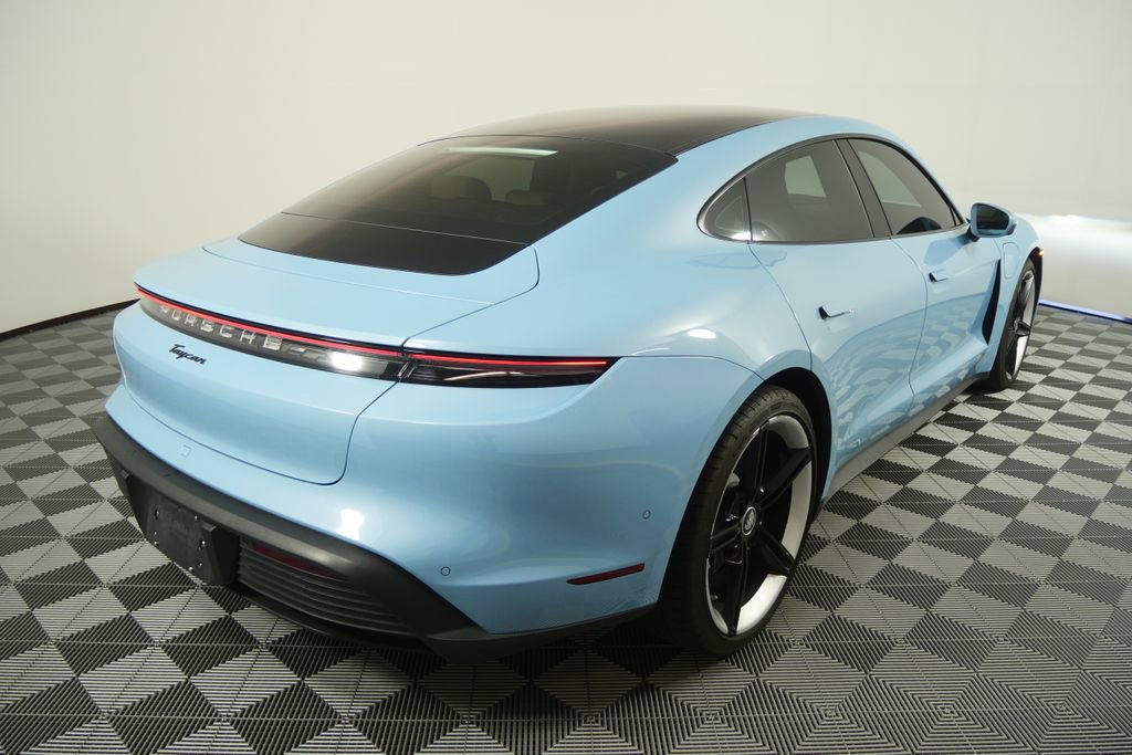 Used 2022 Porsche Taycan image 5