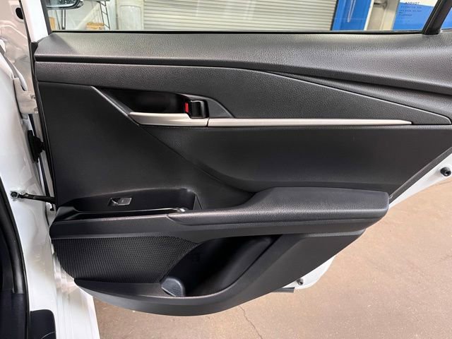 Used 2025 Toyota Camry SE image 13