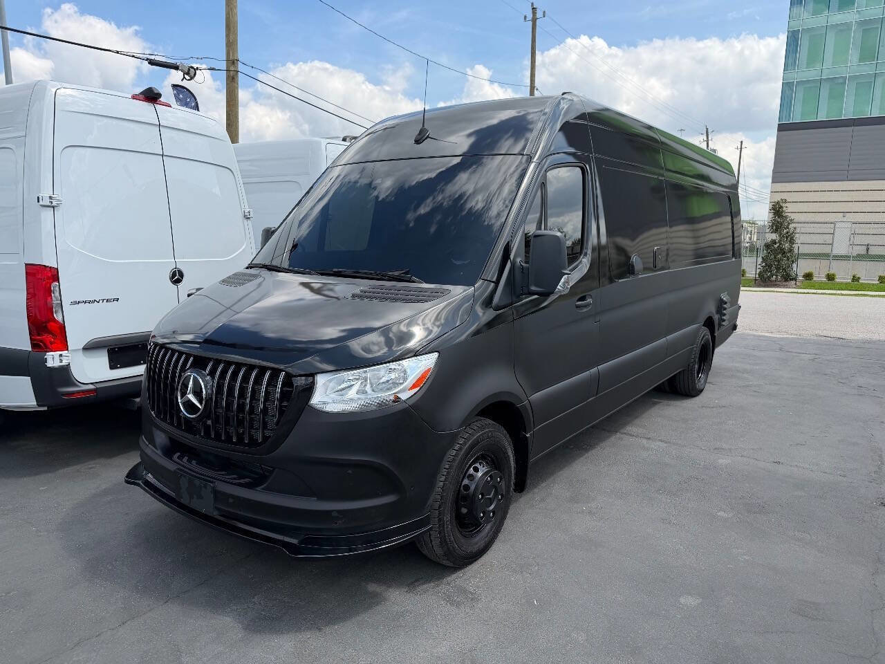 Used 2022 Mercedes-Benz Sprinter 4500 w/ Parking Package image 33