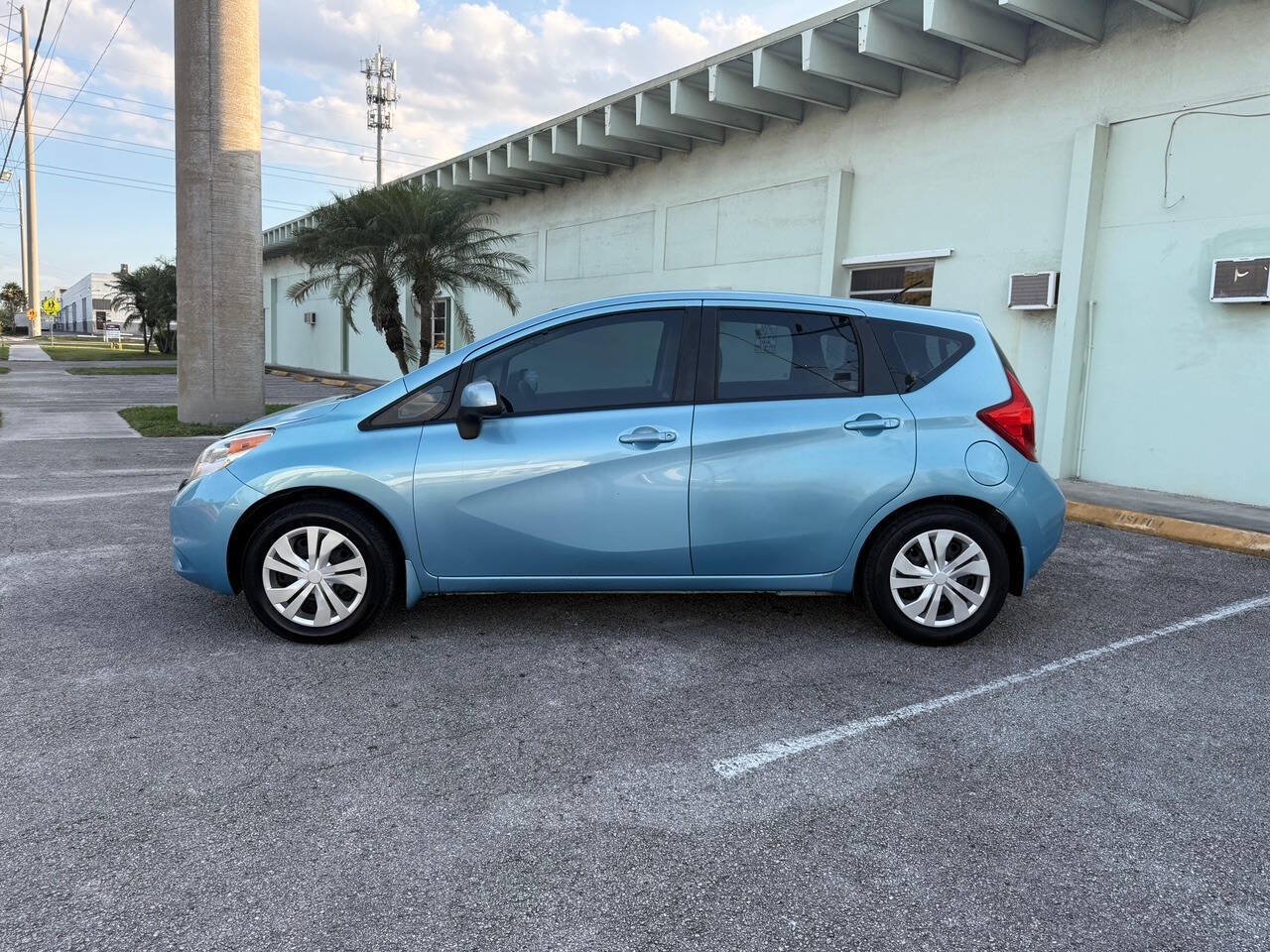 Used 2014 Nissan Versa Note SV FWD image 3
