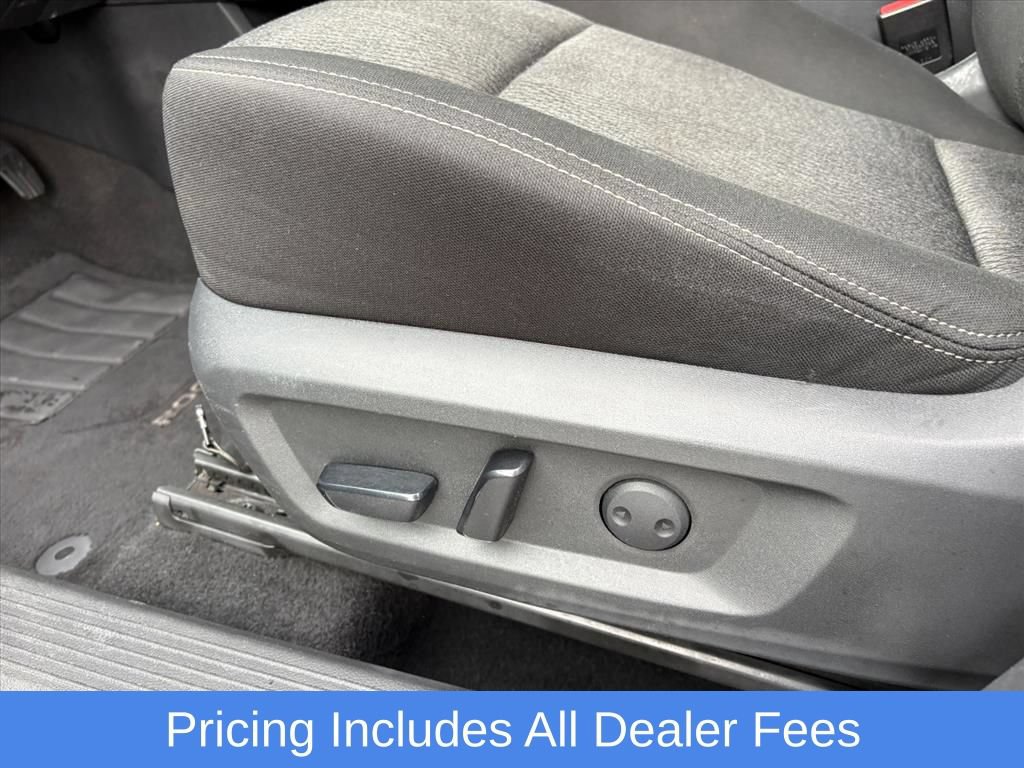 Certified 2025 Nissan Rogue SV FWD image 17