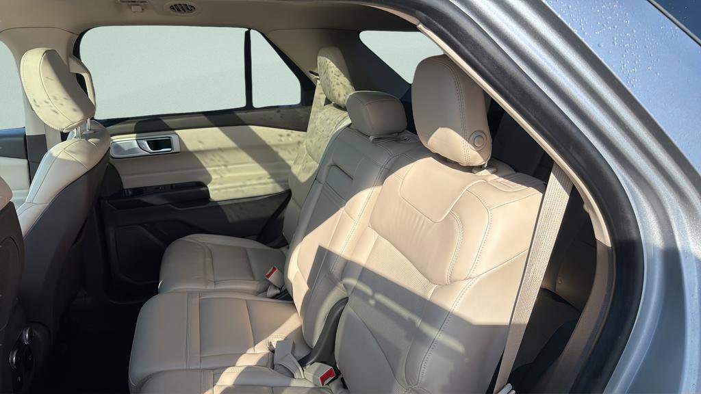 Used 2020 Ford Explorer Platinum w/ Premium Technology Package image 32