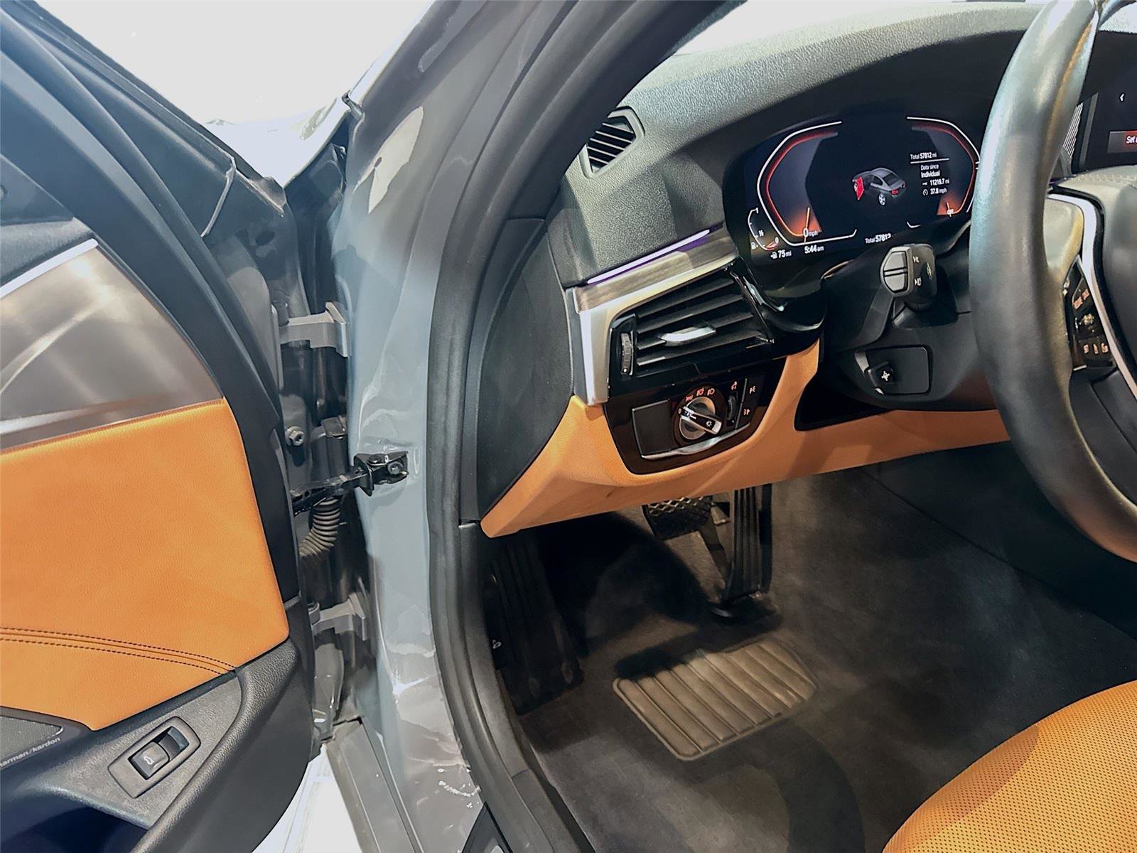 Used 2022 BMW 540i w/ Premium Package image 7