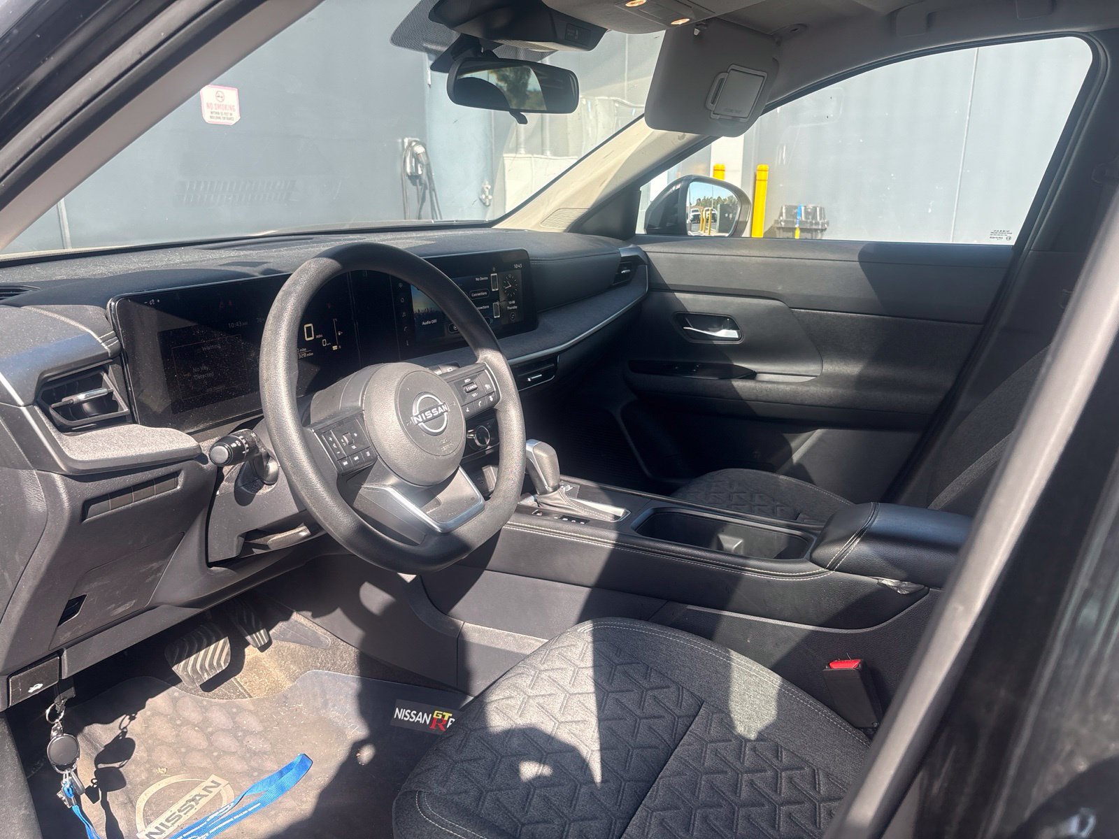 Used 2025 Nissan Kicks SV AWD/4WD image 26