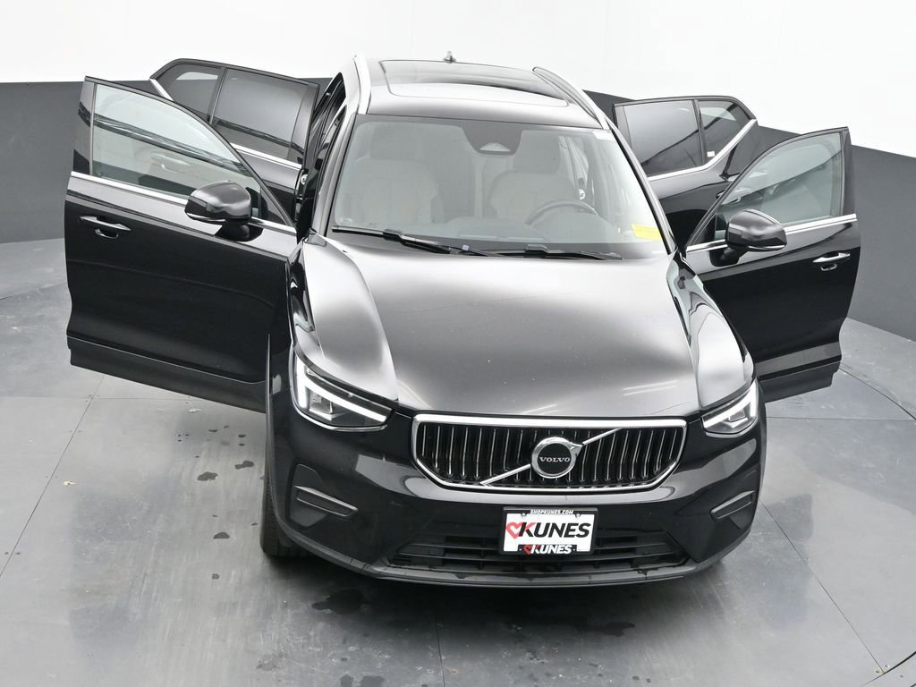 Used 2025 Volvo XC40 B5 Core AWD/4WD image 43