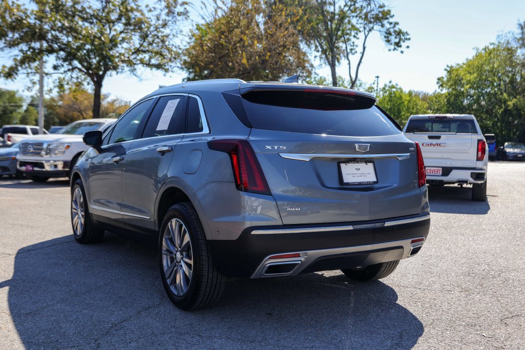 Used 2022 Cadillac XT5 Premium Luxury w/ Technology Package AWD/4WD image 3
