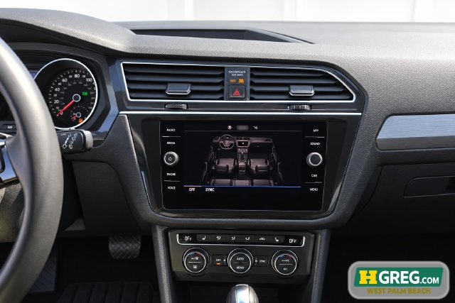 Used 2020 Volkswagen Tiguan SE w/ Panoramic Sunroof Package FWD image 14