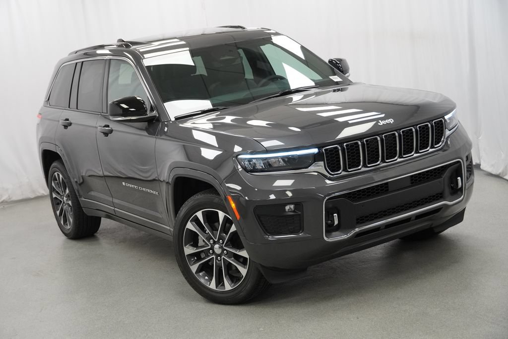 Certified 2025 Jeep Grand Cherokee Overland w/ Trailer Tow Package AWD/4WD image 9