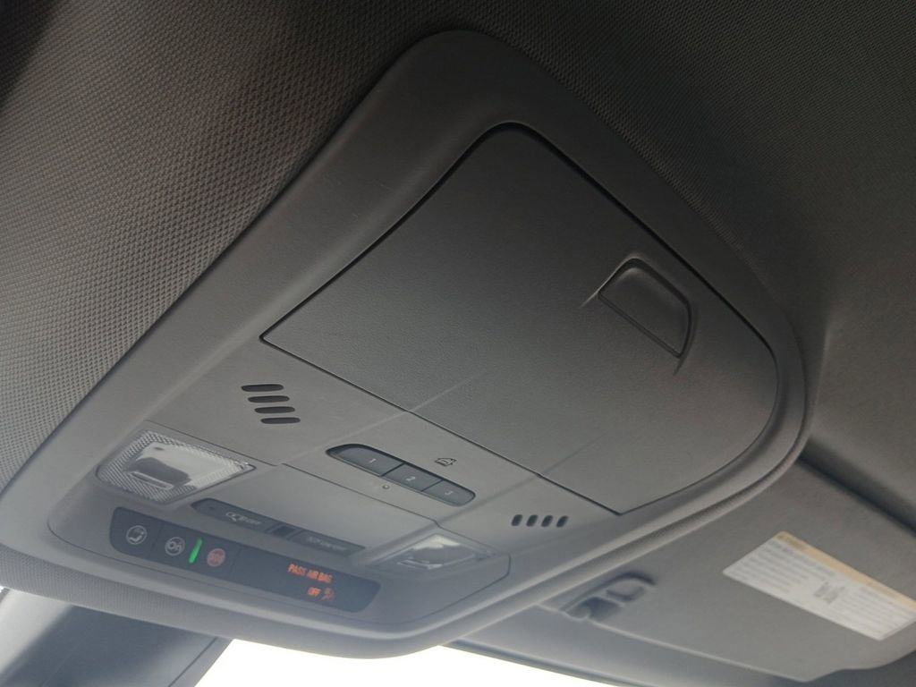 Used 2021 GMC Acadia SLT w/ Elevation Edition FWD image 20