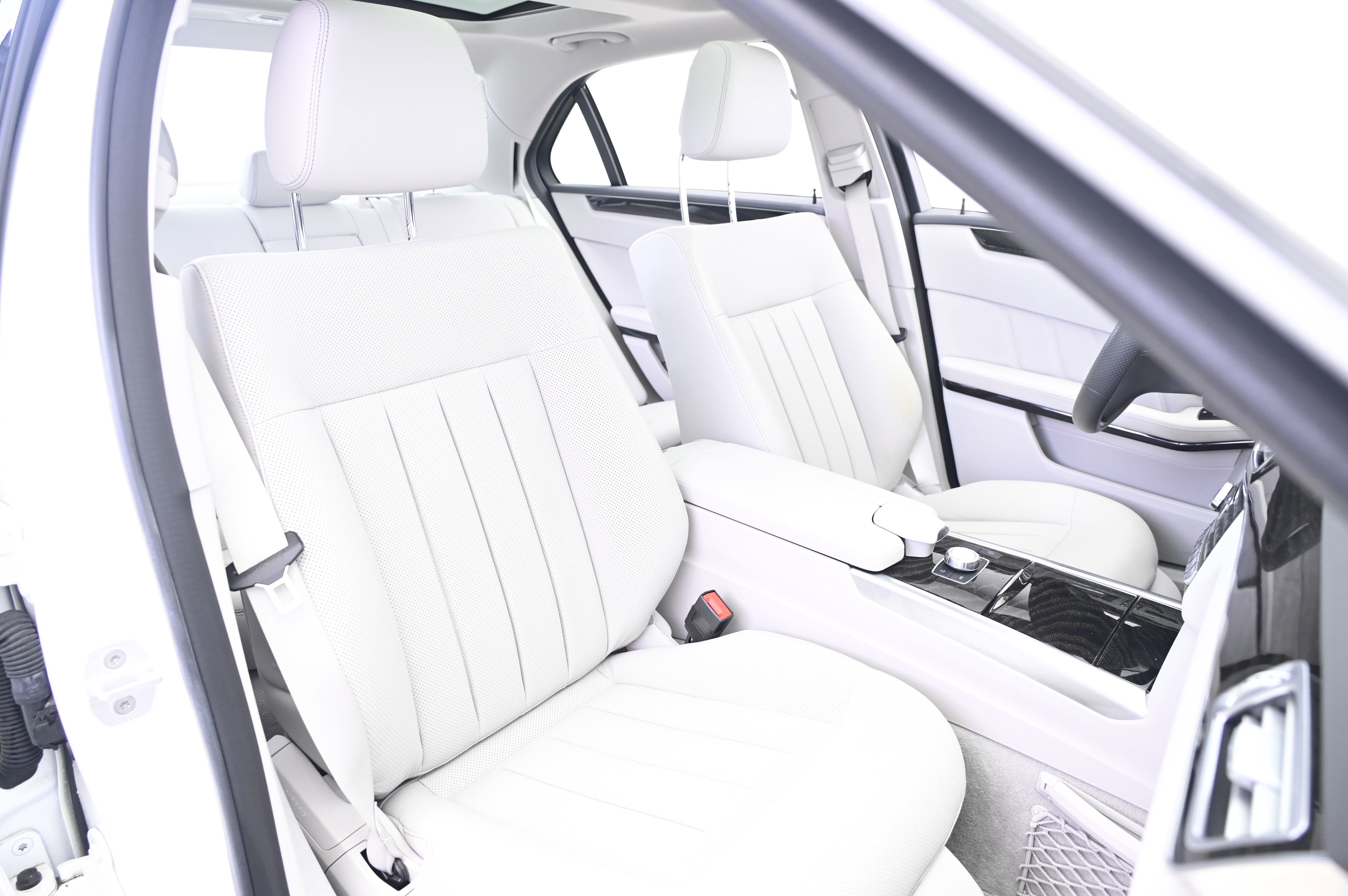 Used 2015 Mercedes-Benz E 400 4MATIC Sedan image 24