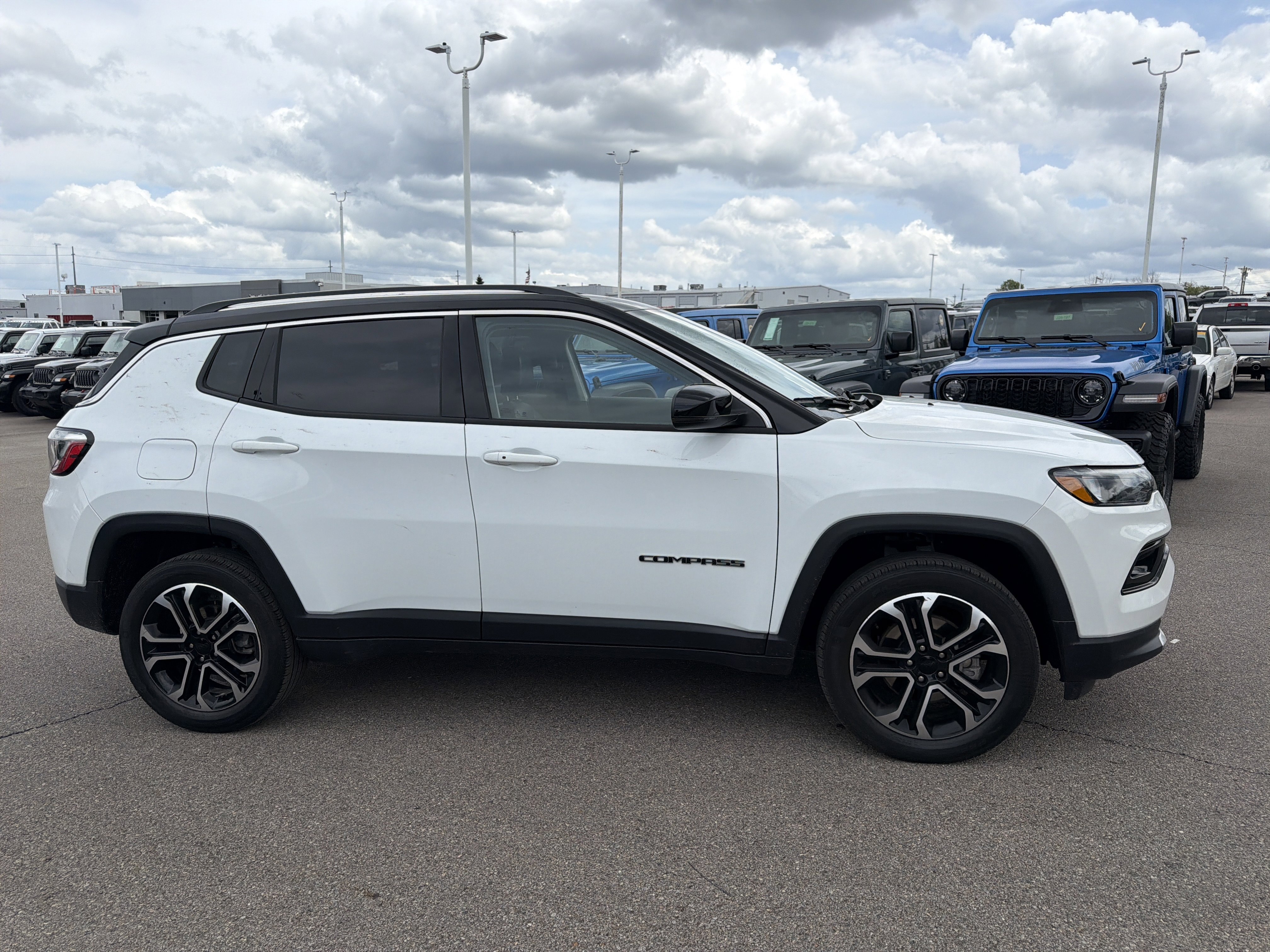 Used 2022 Jeep Compass Limited image 13