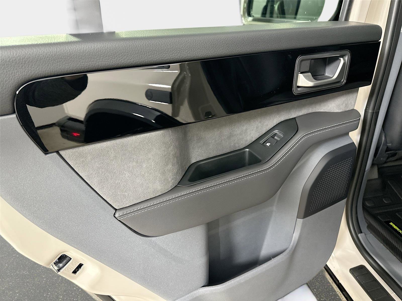 New 2025 INEOS Grenadier Fieldmaster Edition image 36