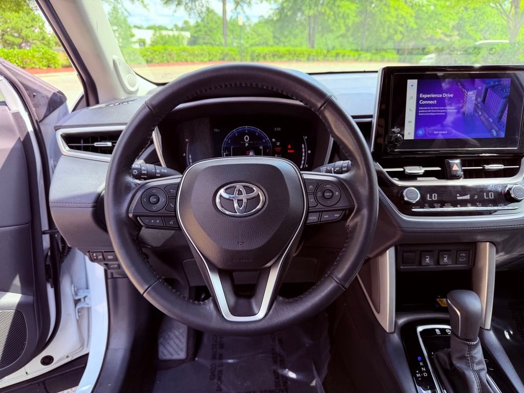 Used 2023 Toyota Corolla Cross XLE w/ Convenience Package FWD image 20