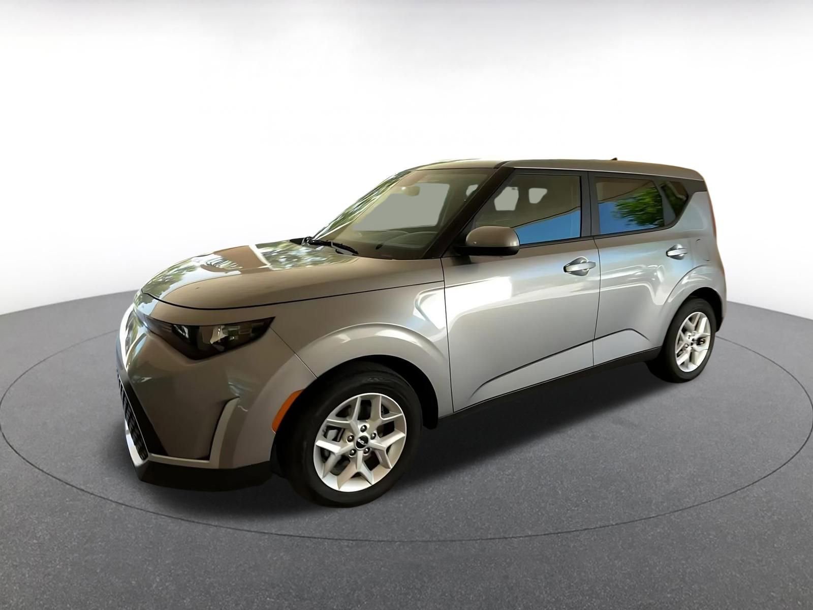 Used 2025 Kia Soul LX w/ LX Technology Package FWD image 7