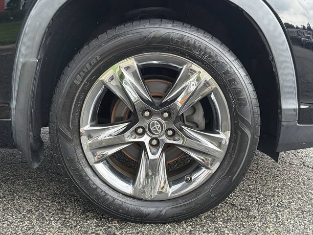 Used 2019 Toyota Highlander Limited Platinum AWD/4WD image 13