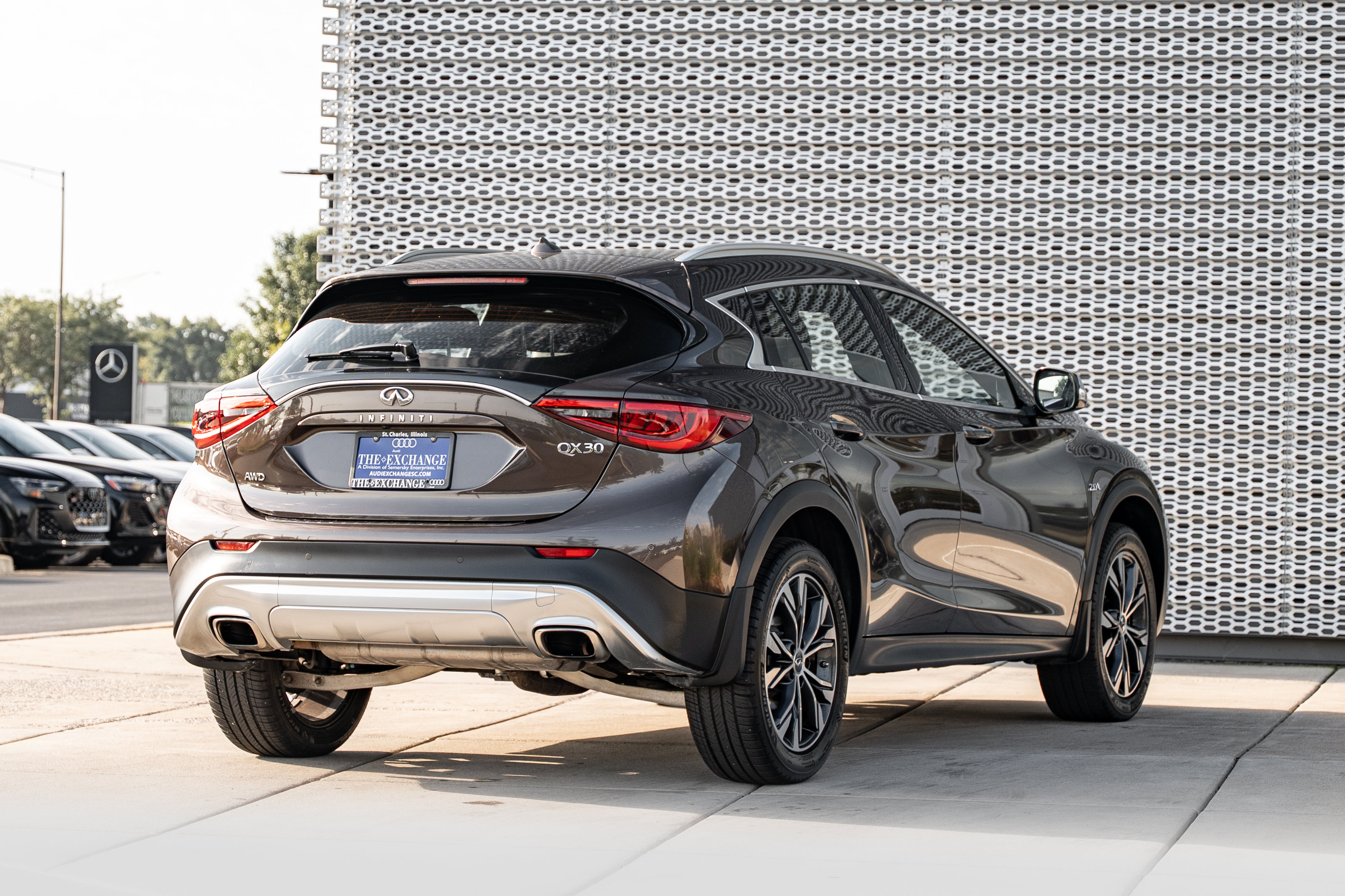 Used 2018 INFINITI QX30 Premium w/ Navigation Package AWD/4WD image 4