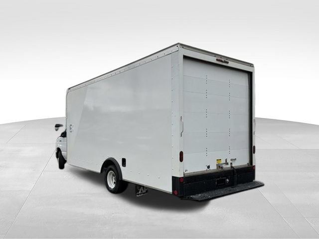 Used 2022 Ford E-450 and Econoline 450 Super Duty w/ Power Windows & Locks Group RWD image 3