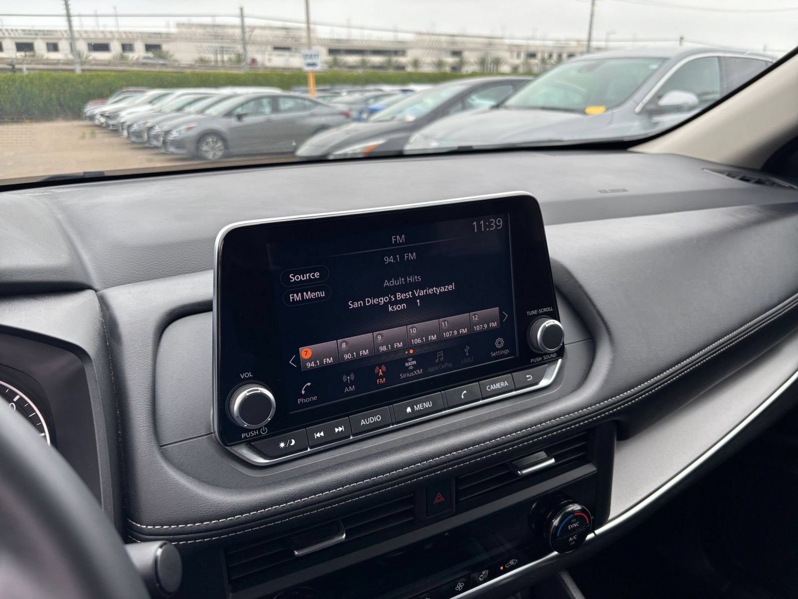 Used 2025 Nissan Rogue SV FWD image 20
