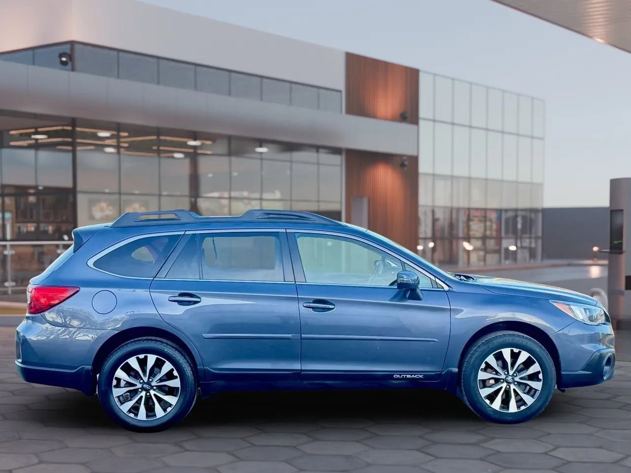 Used 2016 Subaru Outback 2.5i Limited AWD/4WD image 12