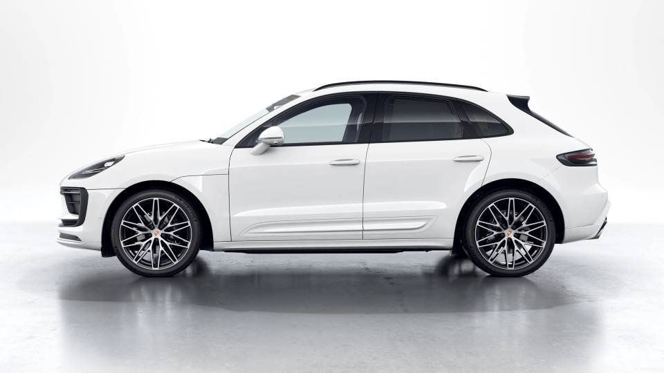 Certified 2026 Porsche Macan AWD/4WD image 2