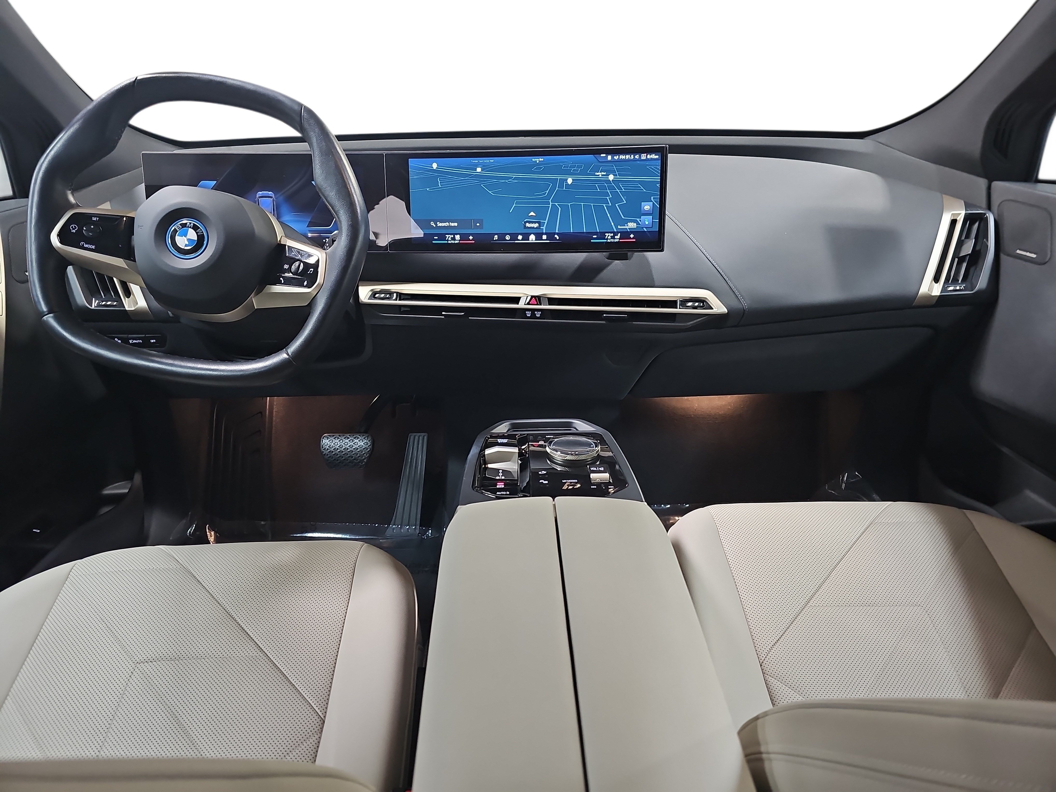 Used 2024 BMW iX xDrive50 w/ Premium Package AWD/4WD image 9