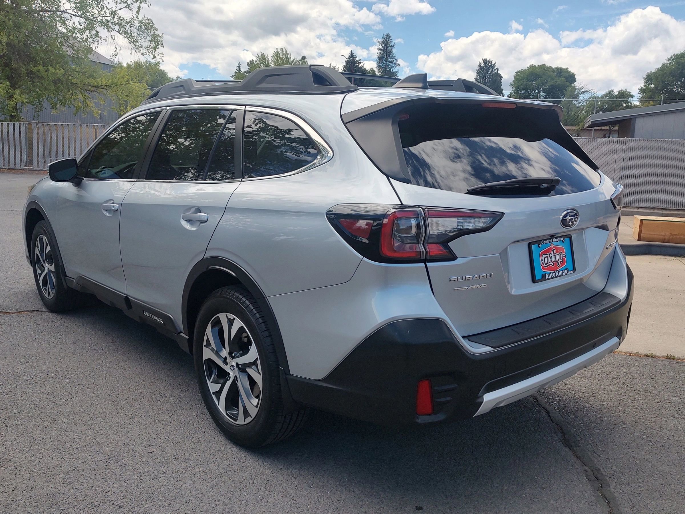 Used 2020 Subaru Outback Limited w/ Popular Package #2 image 3