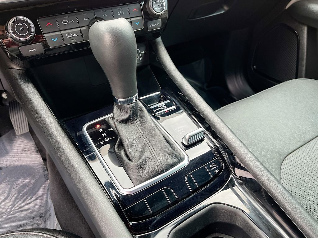 Used 2023 Jeep Compass Limited image 16