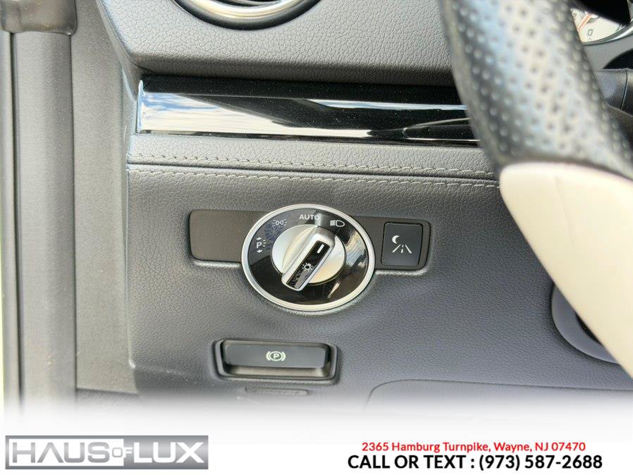 Used 2015 Mercedes-Benz SL 550 w/ White Arrow Edition image 32