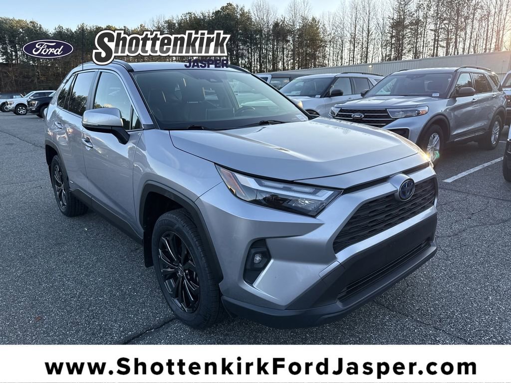 Used 2022 Toyota RAV4 XLE Premium image 1