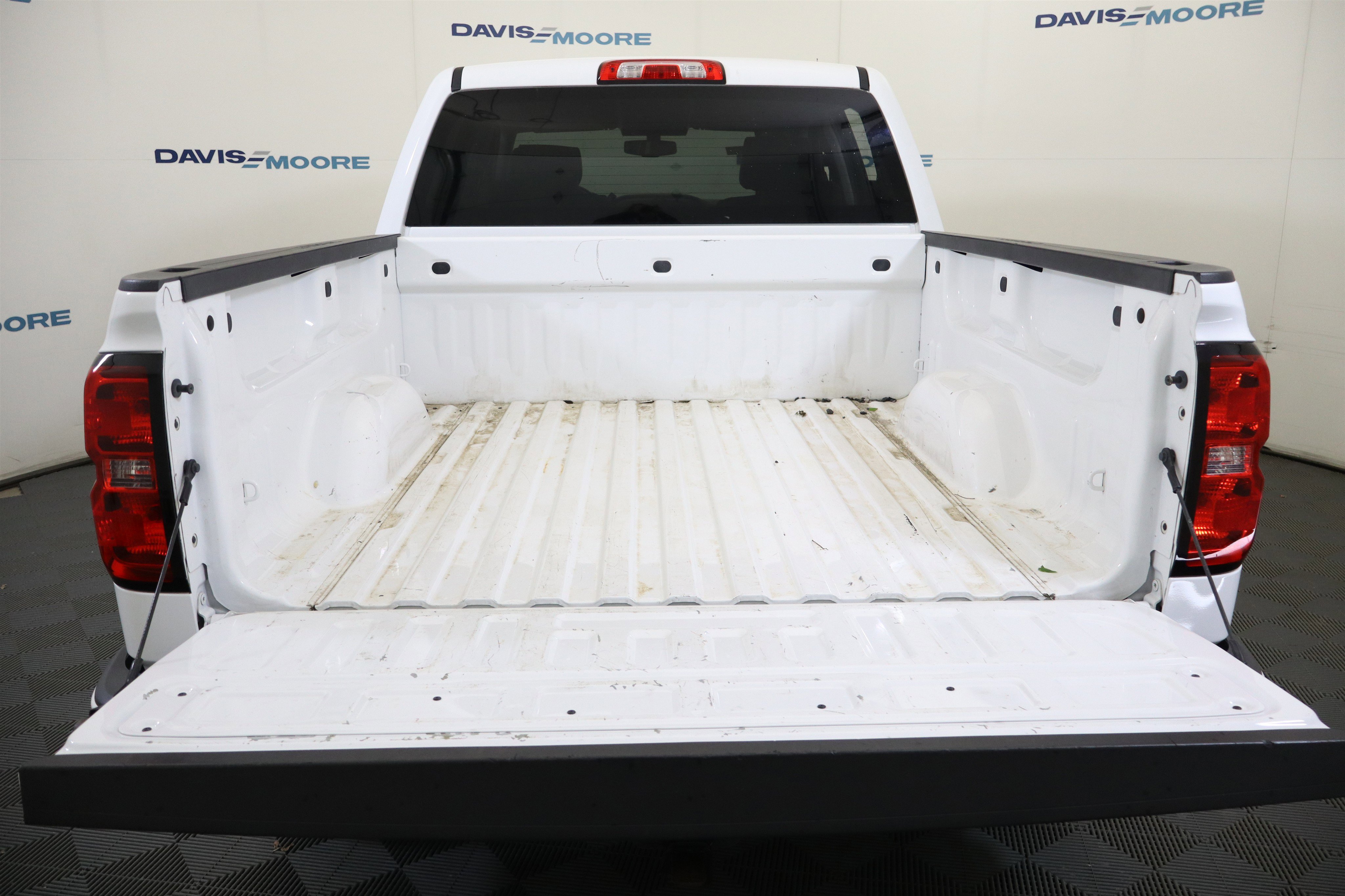 Used 2018 Chevrolet Silverado 1500 Custom w/ LPO, Black Pack AWD/4WD image 9