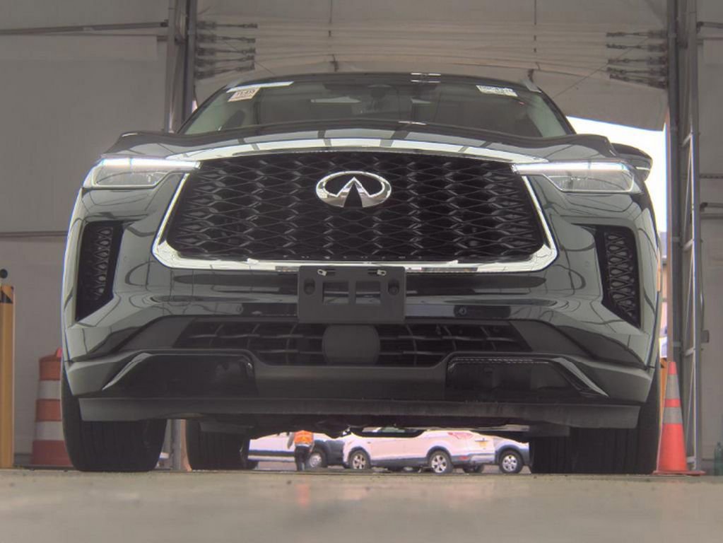 Used 2023 INFINITI QX60 Luxe w/ Performance Audio Package AWD/4WD image 3