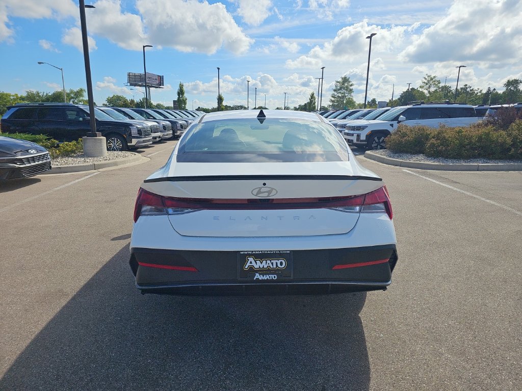 New 2026 Hyundai Elantra SEL Sport FWD image 4