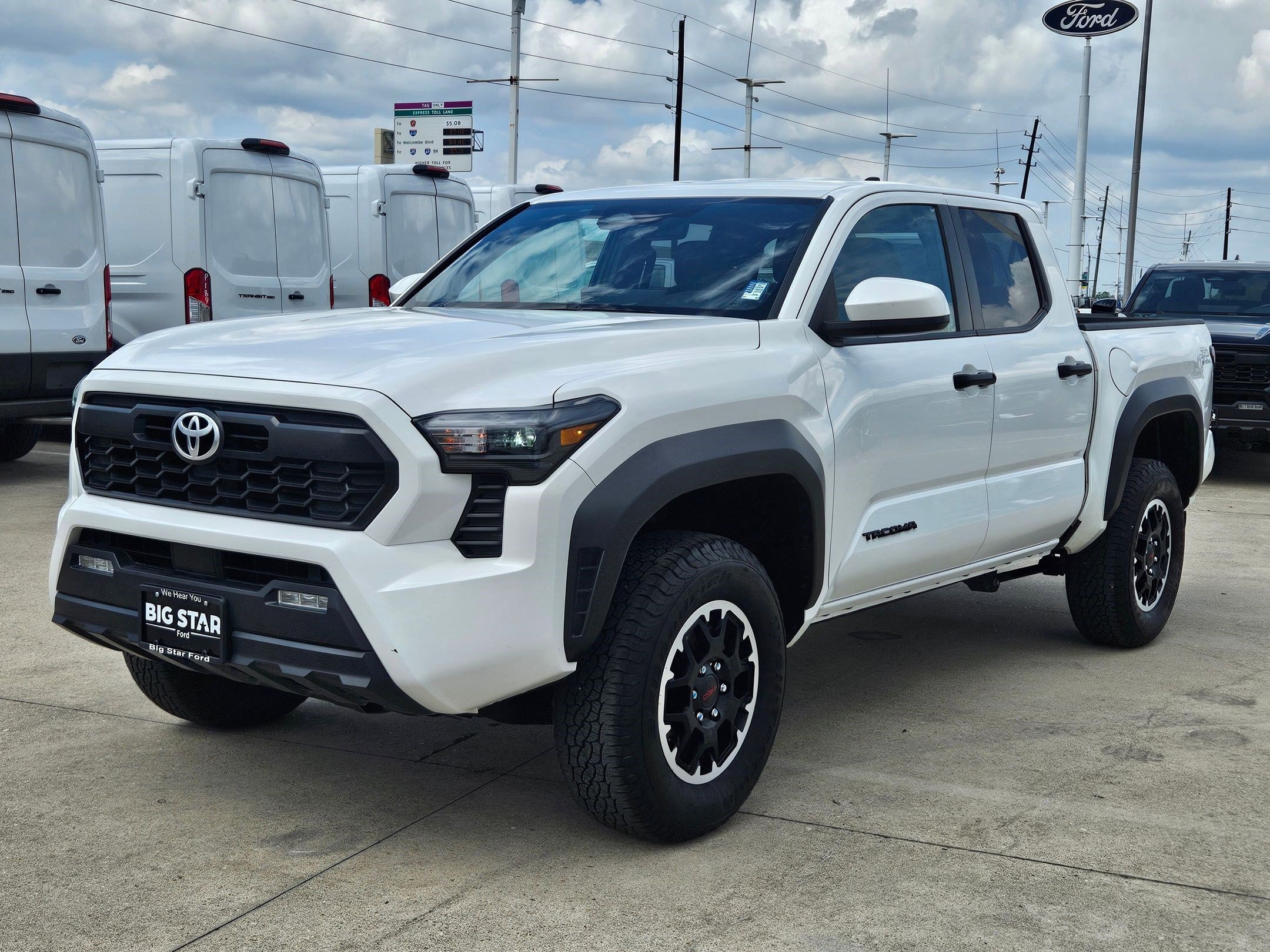 Used 2024 Toyota Tacoma TRD Off-Road AWD/4WD image 9