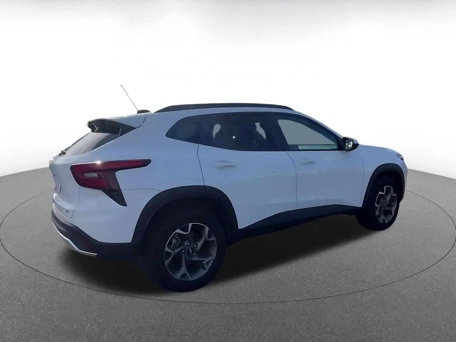 Used 2025 Chevrolet Trax LT image 14