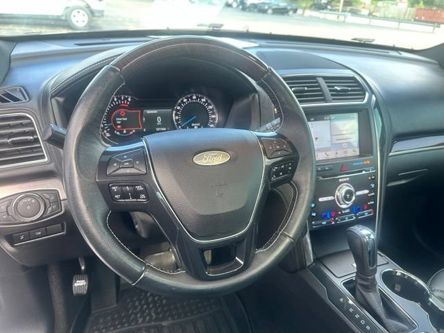 Used 2018 Ford Explorer Platinum AWD/4WD image 30