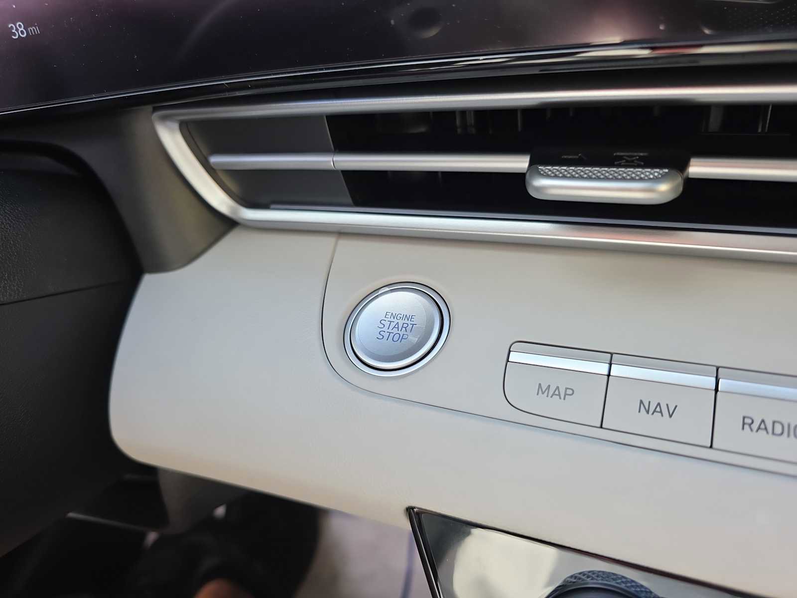 New 2025 Hyundai Elantra Limited image 15