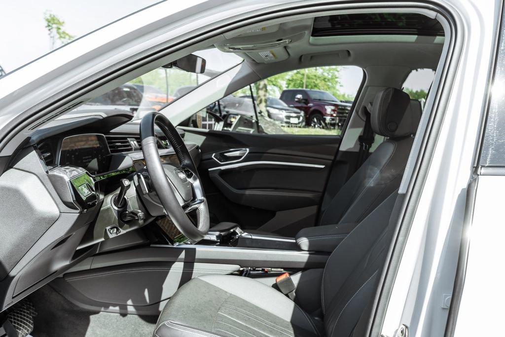 Used 2021 Audi e-tron Premium Plus w/ Premium Plus Package AWD/4WD image 26