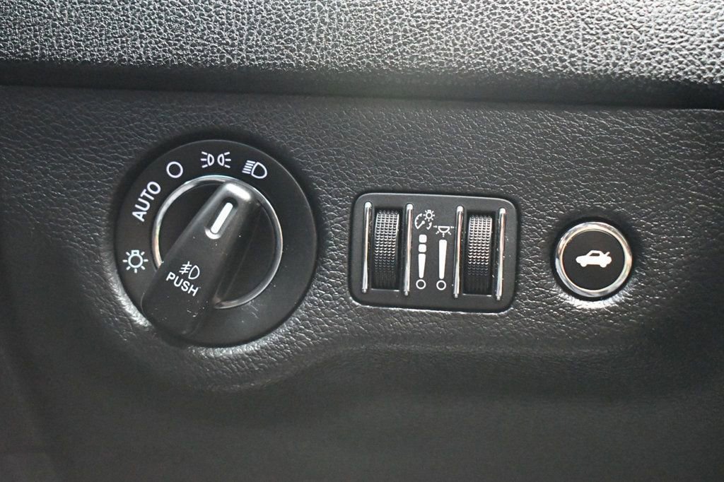 Used 2019 Chrysler 300 S image 24