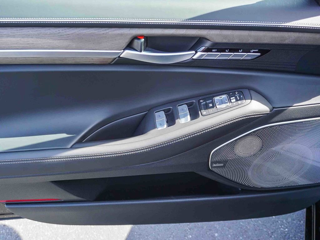 Used 2022 Genesis G90 5.0 Ultimate image 18