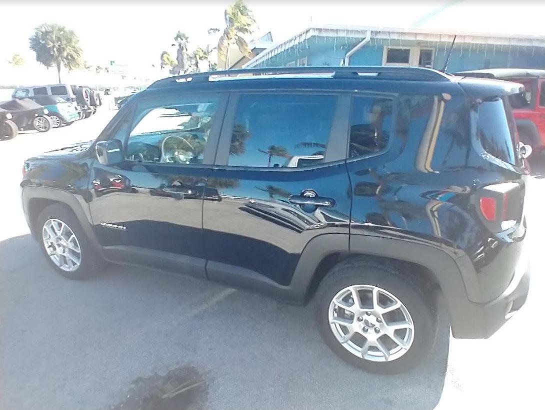 Used 2020 Jeep Renegade Latitude w/ Cold Weather Group image 4