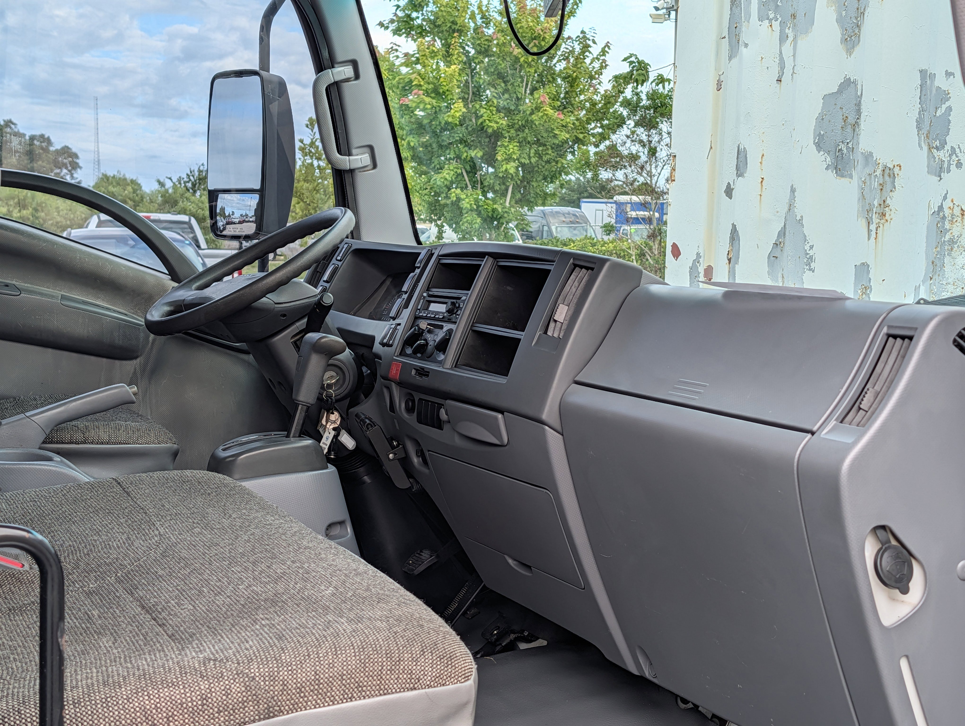 Used 2018 Isuzu NPR RWD image 16