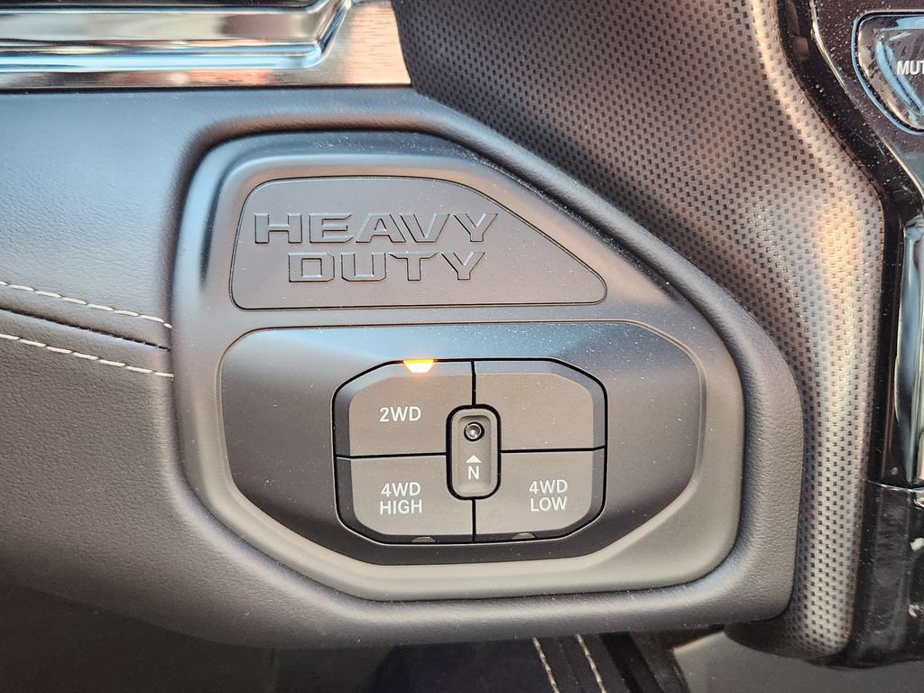 Used 2025 RAM 2500 Limited AWD/4WD image 31